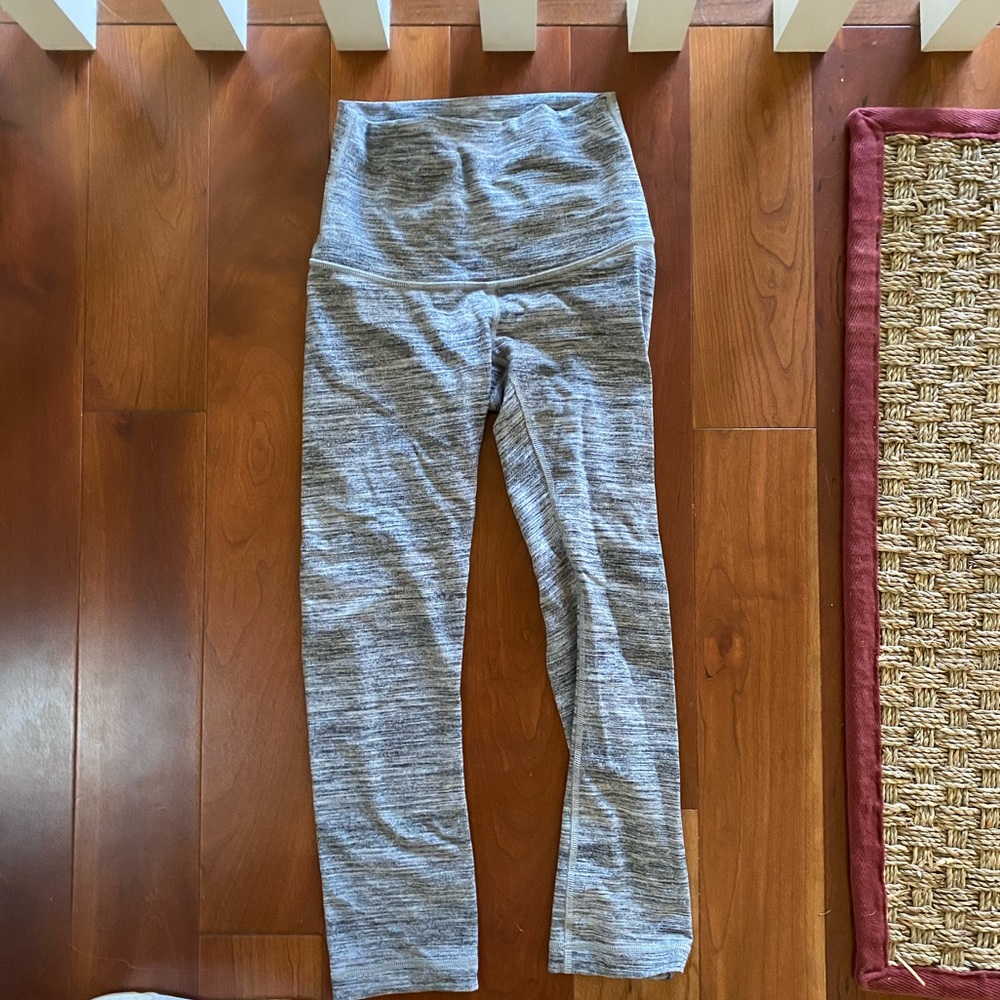 Lululemon heather gray cropped leggings